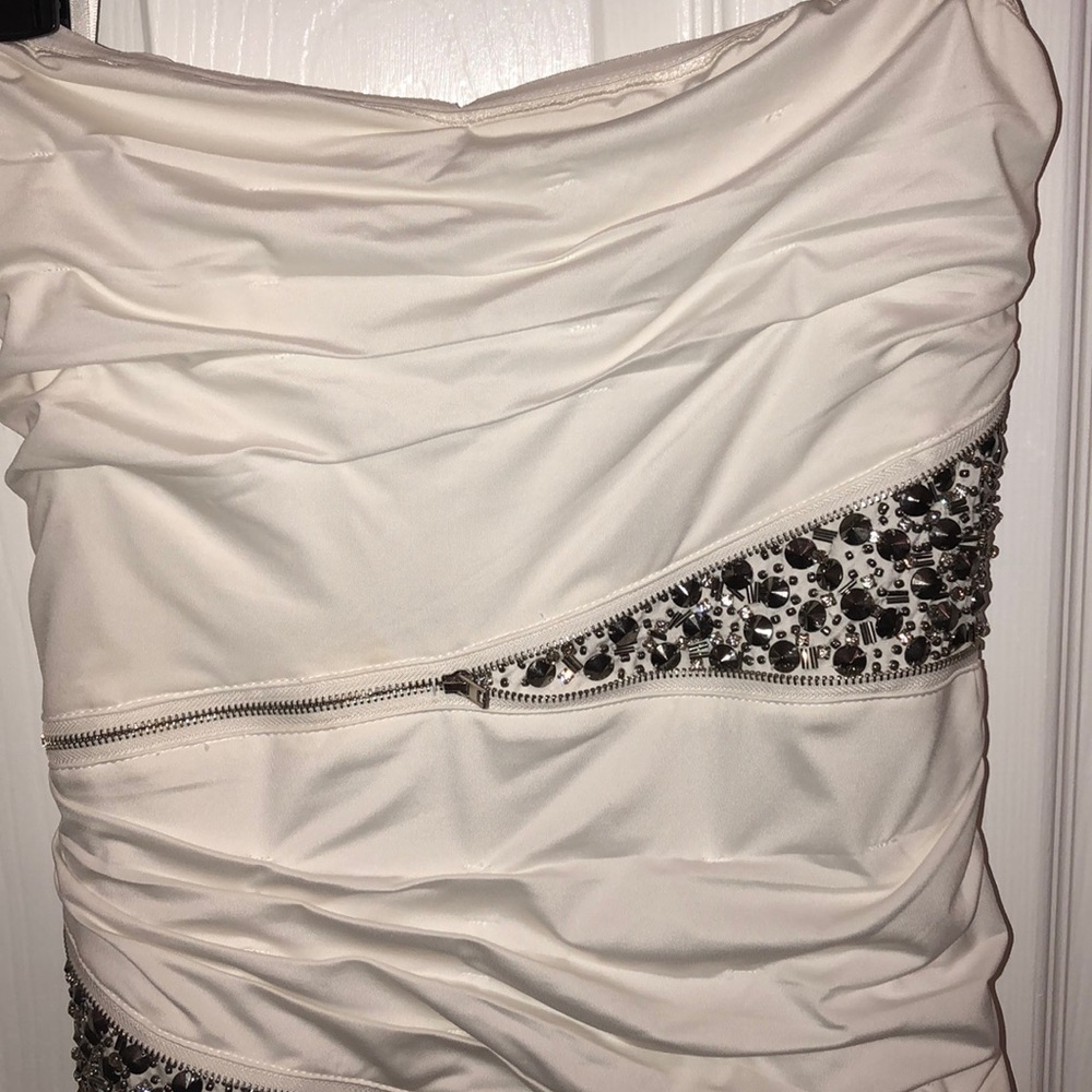 White dress - Picture 2 of 3